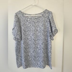 LOFT Outlet Light Grey Floral Ditsy Print Women’s Short Sleeve Blouse (Large)